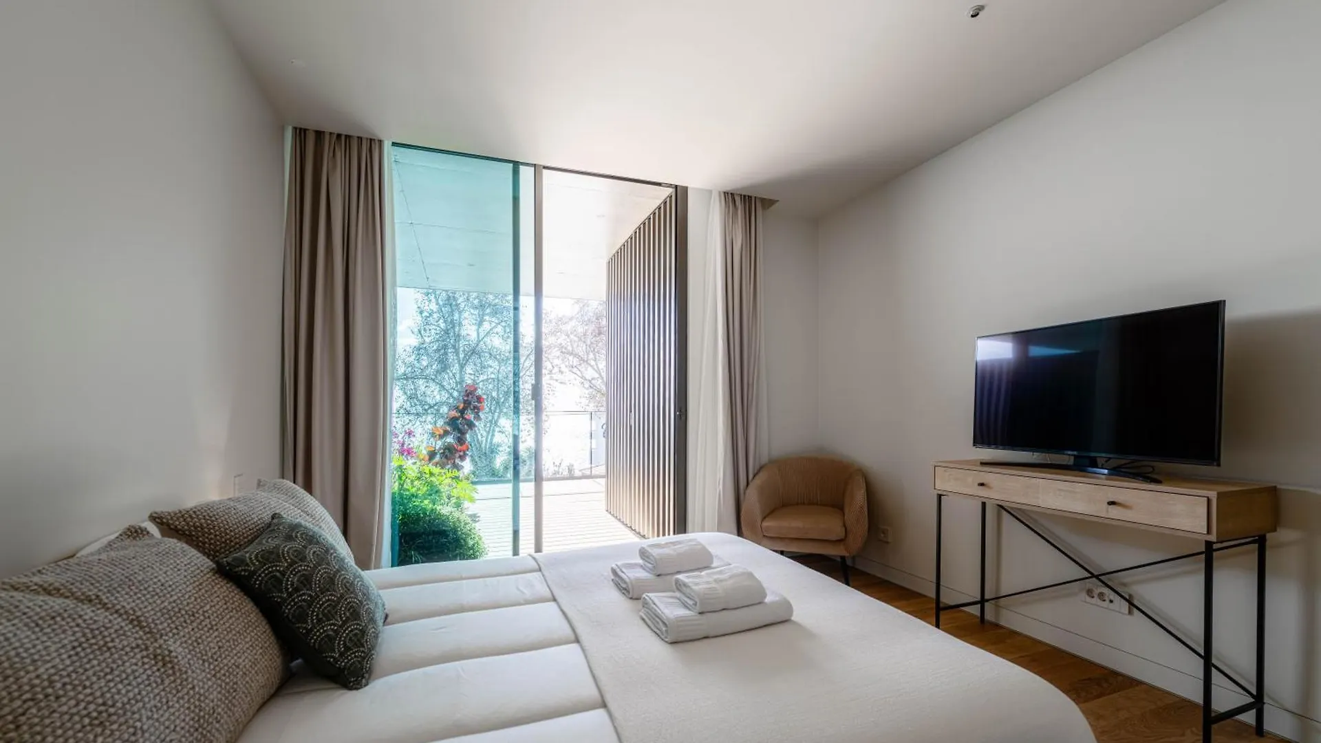 Savoy Residence Monumentalis 2B Or Not 2B By Lm&Ac Signature Funchal  Apartment Funchal (Madeira)